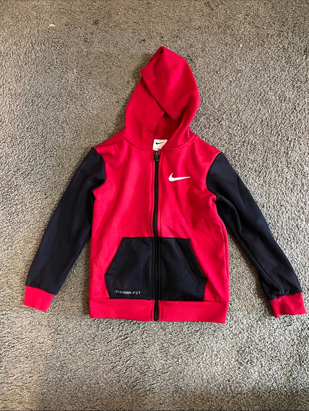 Nike Kids Size 6 (5-6) Red & Black Therma-FIT Zip Hoodie in like new condition